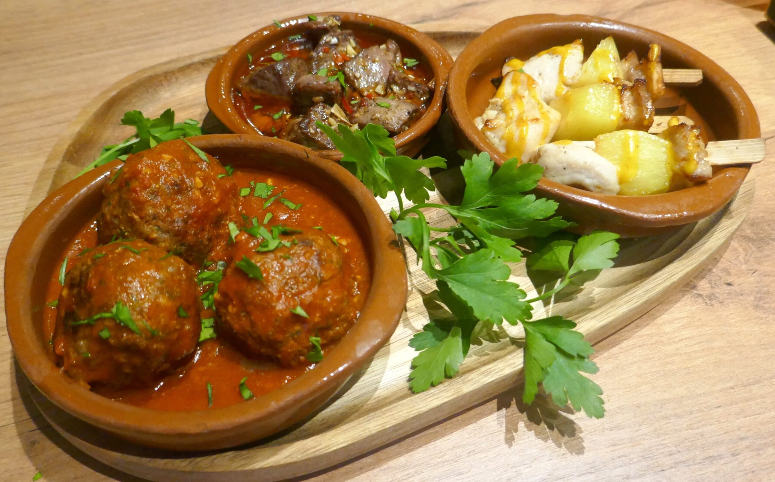 Surinaamse Broodjes Kip Kerrie, Hete KIp en Bakkeljauw